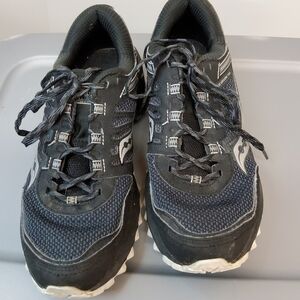 Saucony run anywhere women's 9.5 black EUC